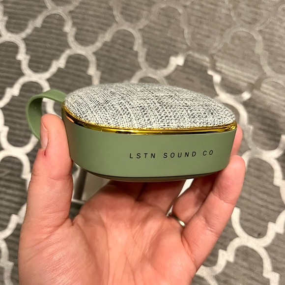 New Wanderlust Bluetooth Speaker - Picture 4 of 9